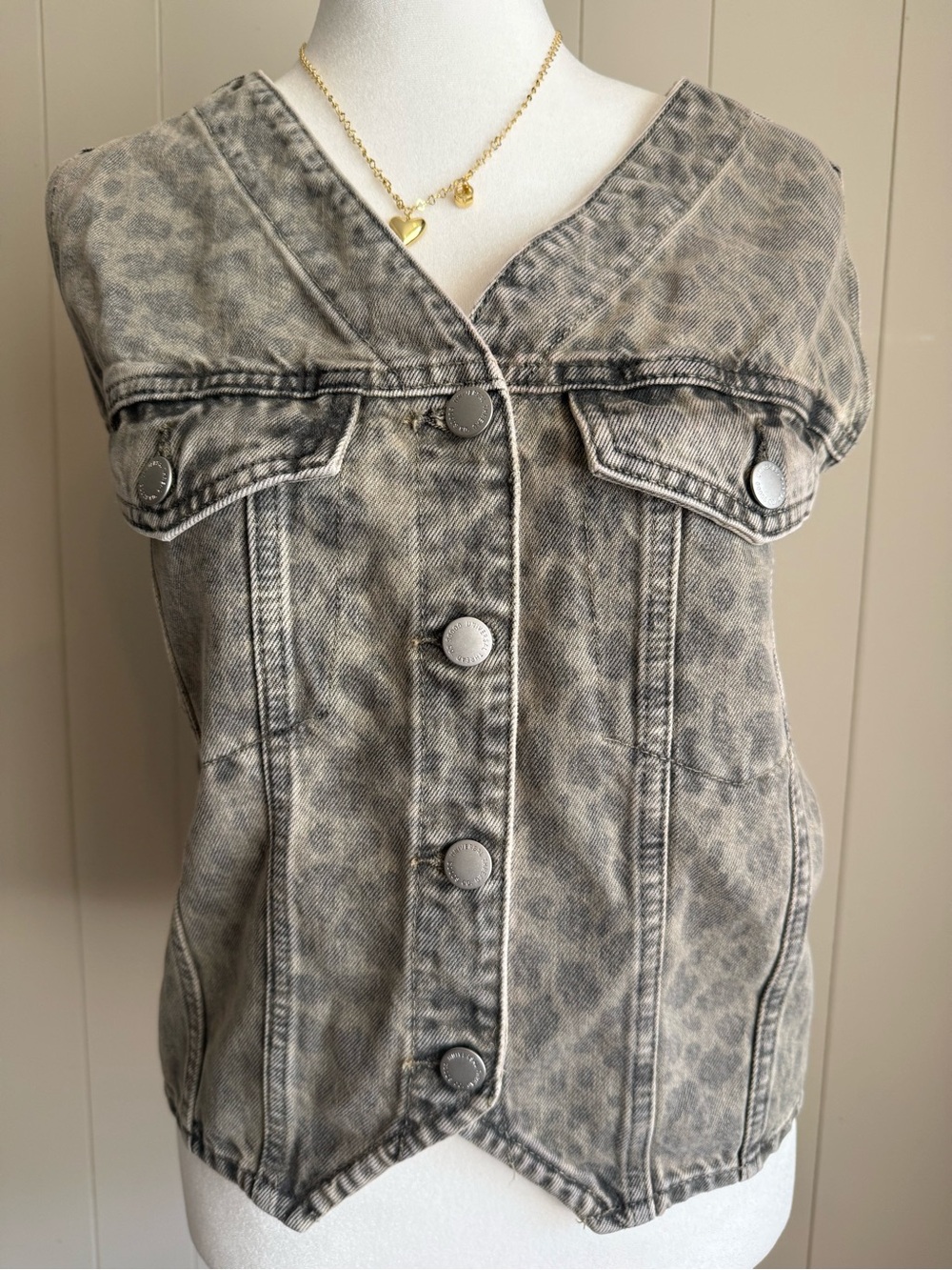 Universal Thread Women's Acid-Wash Gray Denim Vest